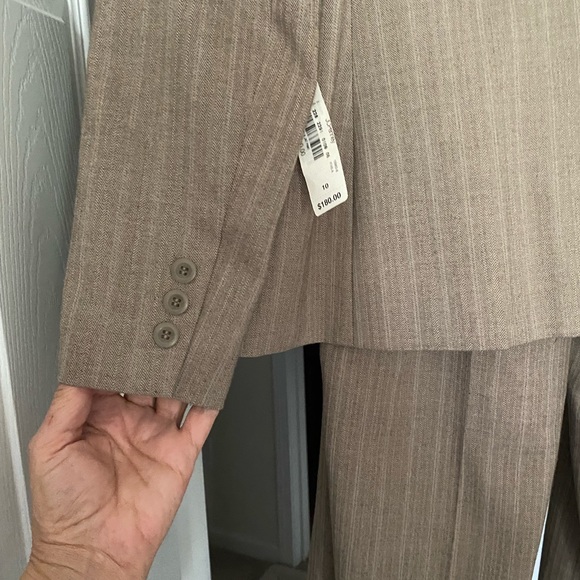 New East 5th new suit- ladies-sz 10 - Picture 3 of 16